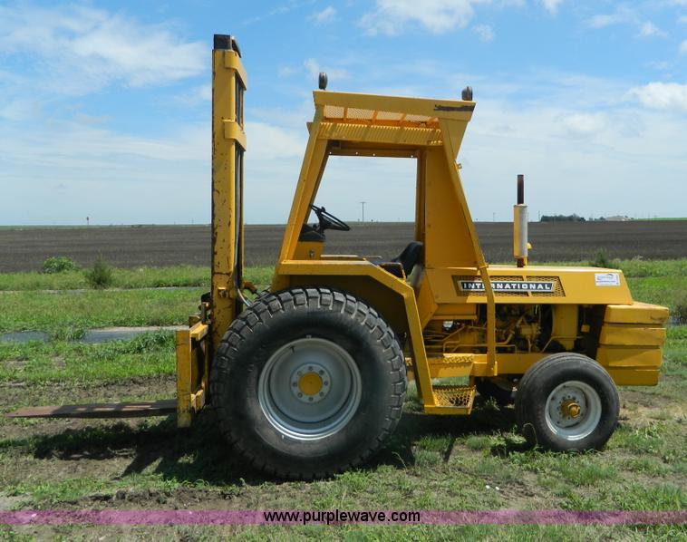 image for item D6021 International 7000 forklift