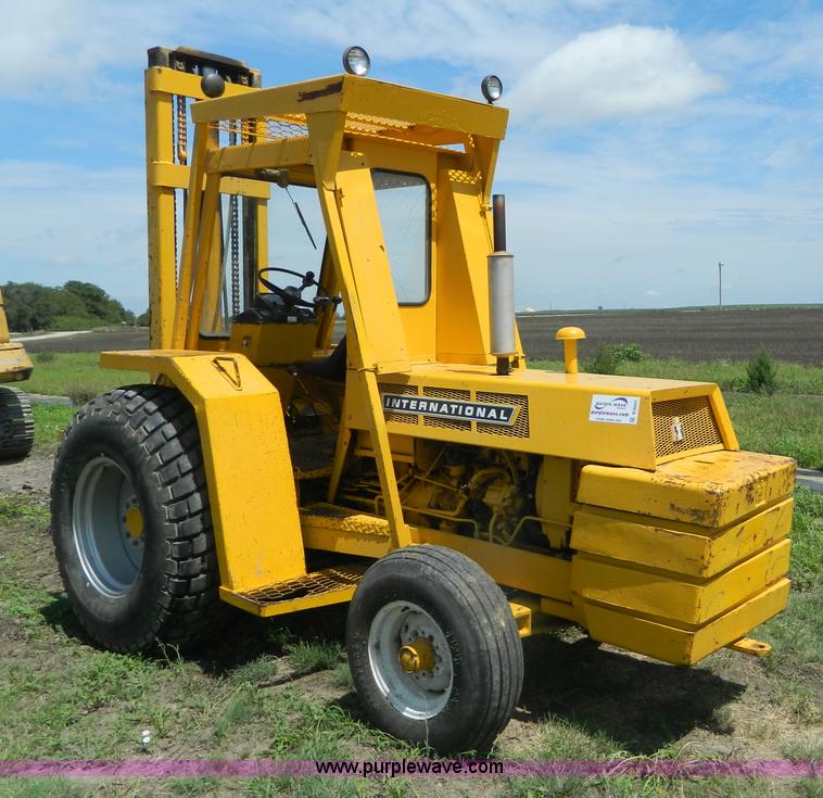 image for item D6021 International 7000 forklift