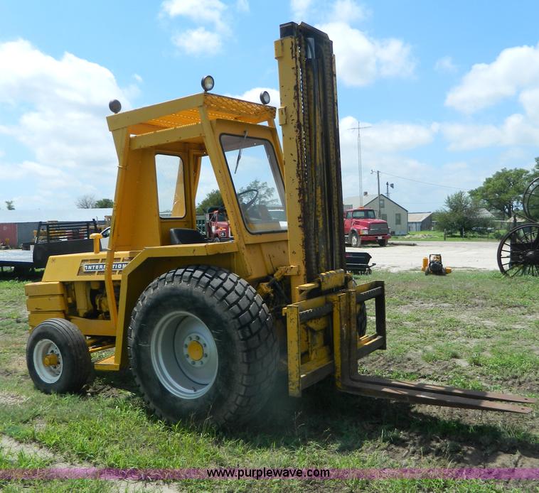 image for item D6021 International 7000 forklift