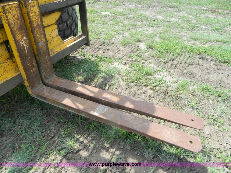 image for item D6021 International 7000 forklift