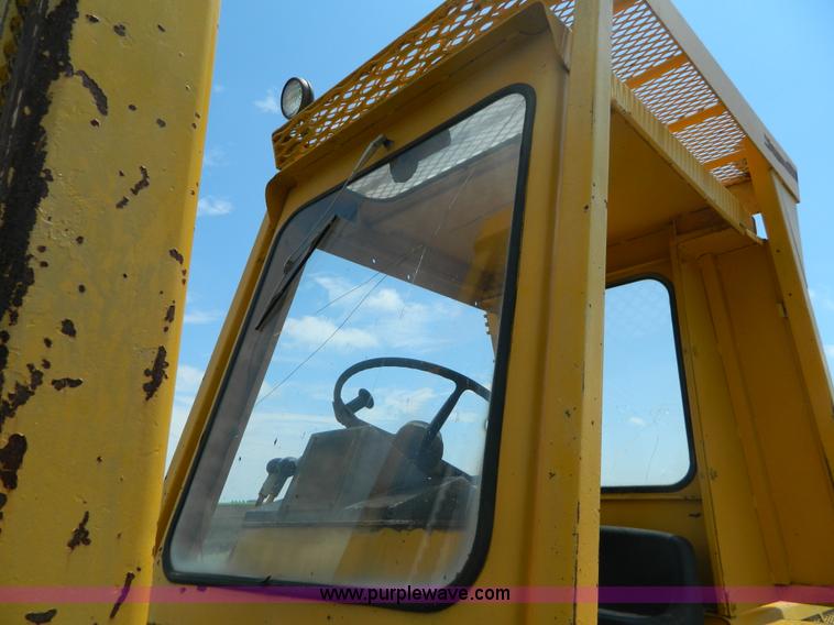 image for item D6021 International 7000 forklift