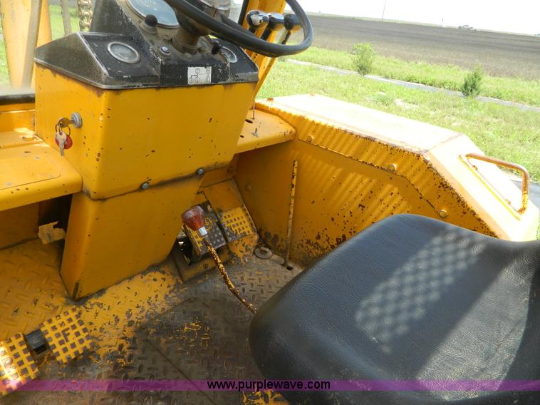 image for item D6021 International 7000 forklift