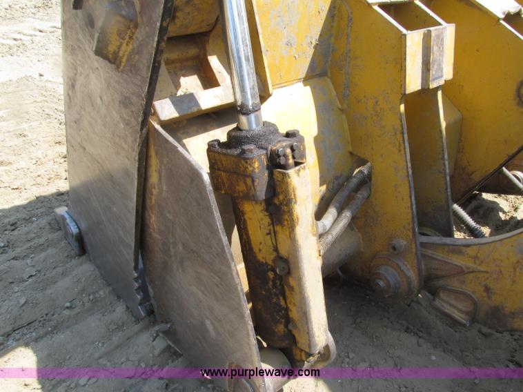 image for item D7467 2001 Caterpillar 963C track loader