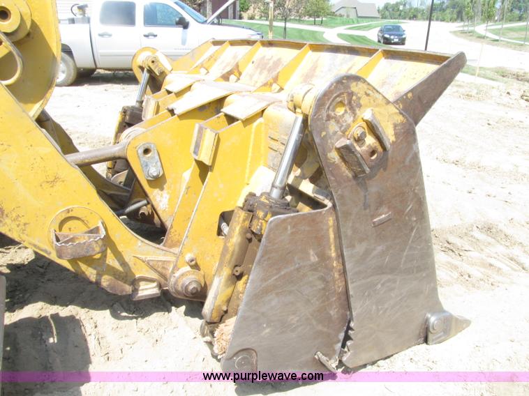 image for item D7467 2001 Caterpillar 963C track loader