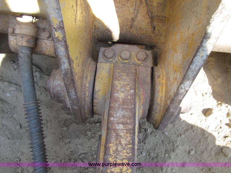 image for item D7467 2001 Caterpillar 963C track loader