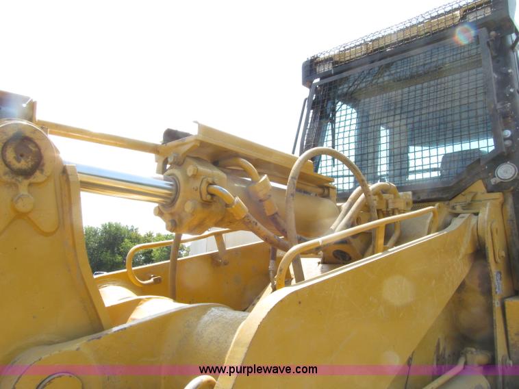 image for item D7467 2001 Caterpillar 963C track loader