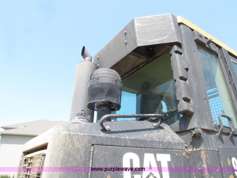 image for item D7467 2001 Caterpillar 963C track loader