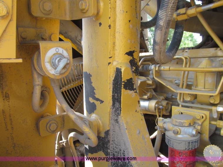 image for item D7467 2001 Caterpillar 963C track loader