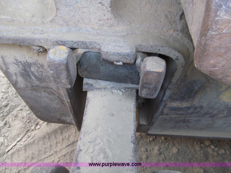 image for item D7467 2001 Caterpillar 963C track loader