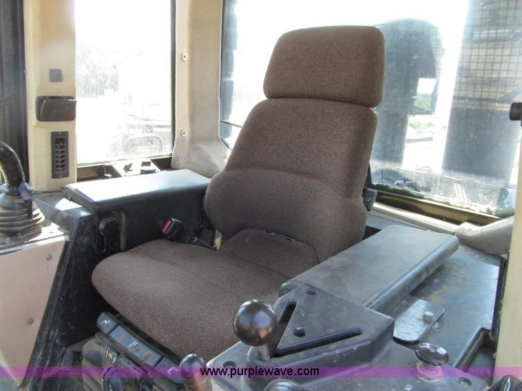 image for item D7467 2001 Caterpillar 963C track loader