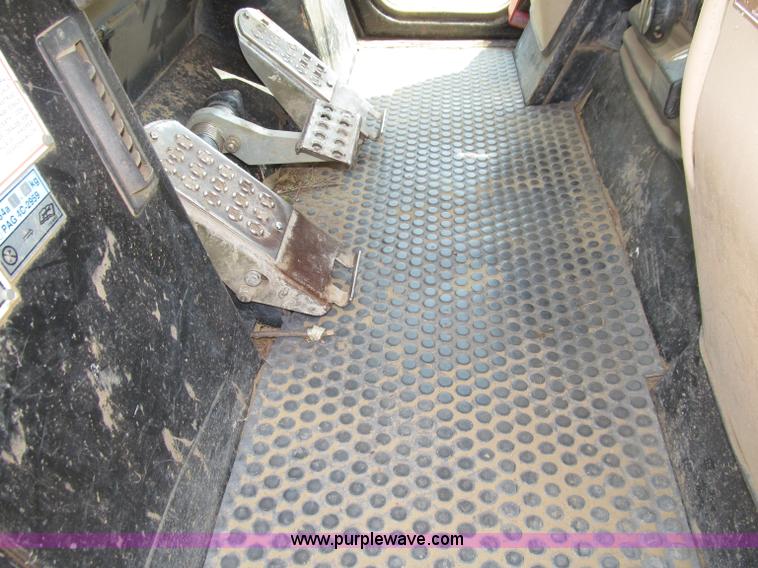 image for item D7467 2001 Caterpillar 963C track loader