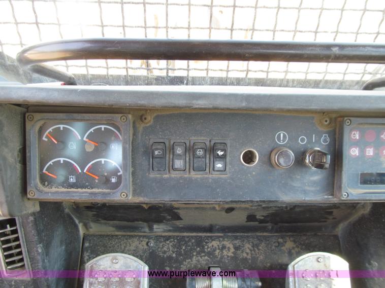 image for item D7467 2001 Caterpillar 963C track loader