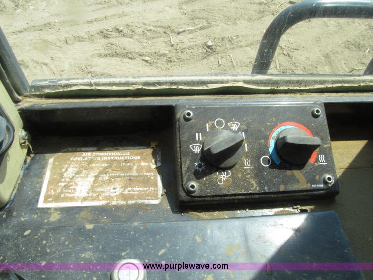 image for item D7467 2001 Caterpillar 963C track loader