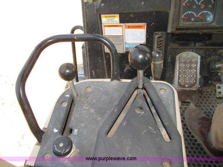 image for item D7467 2001 Caterpillar 963C track loader