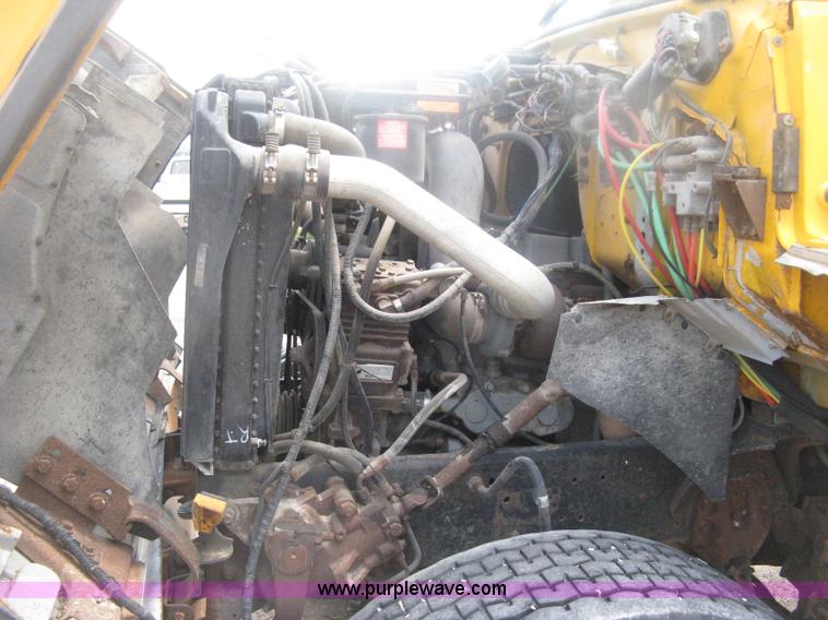 image for item D8491 1992 Ford LNT8000 water tanker truck