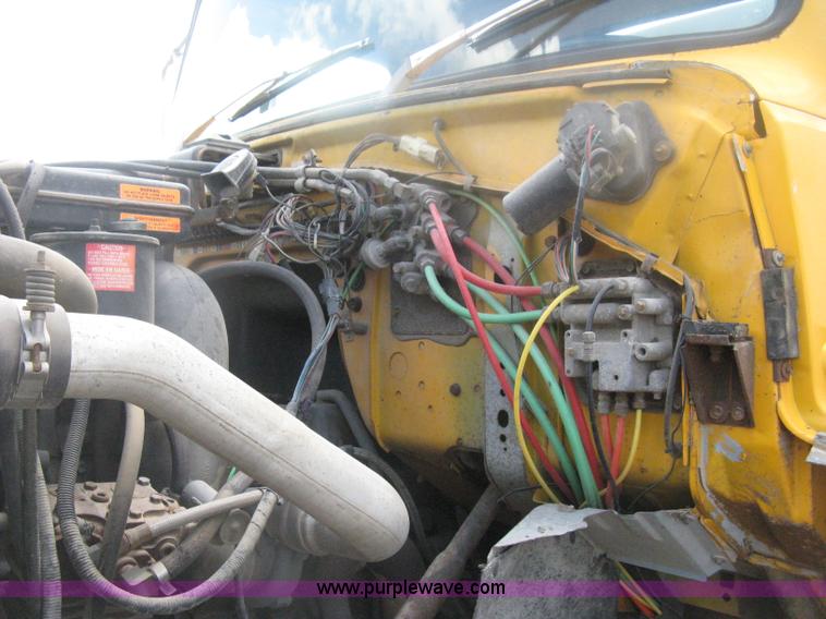 image for item D8491 1992 Ford LNT8000 water tanker truck