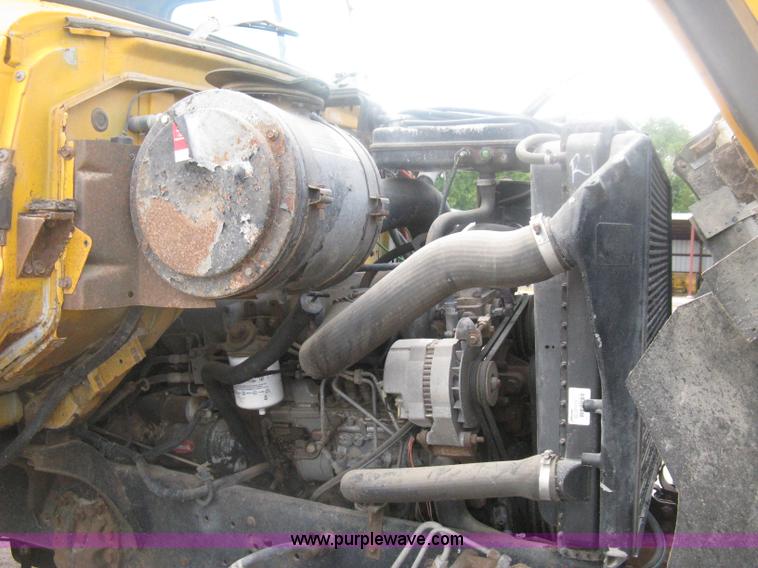 image for item D8491 1992 Ford LNT8000 water tanker truck