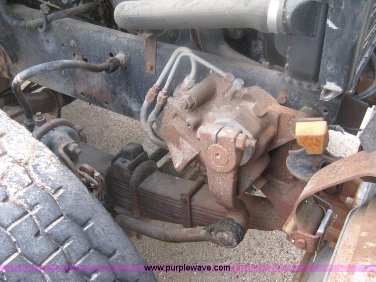 image for item D8491 1992 Ford LNT8000 water tanker truck