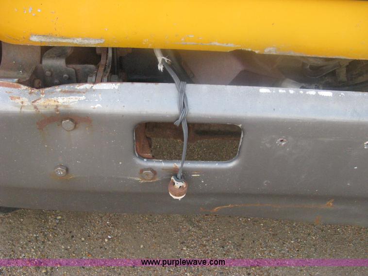 image for item D8491 1992 Ford LNT8000 water tanker truck