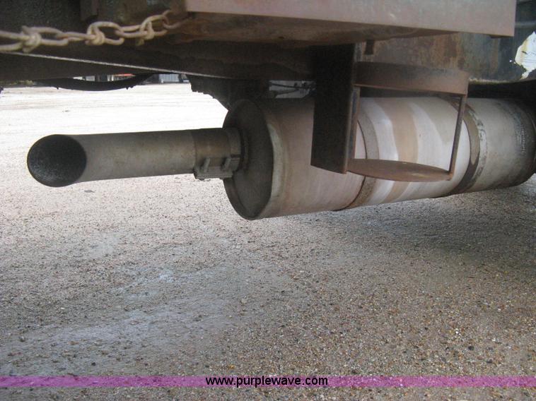 image for item D8491 1992 Ford LNT8000 water tanker truck