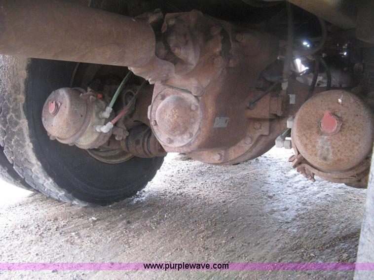 image for item D8491 1992 Ford LNT8000 water tanker truck