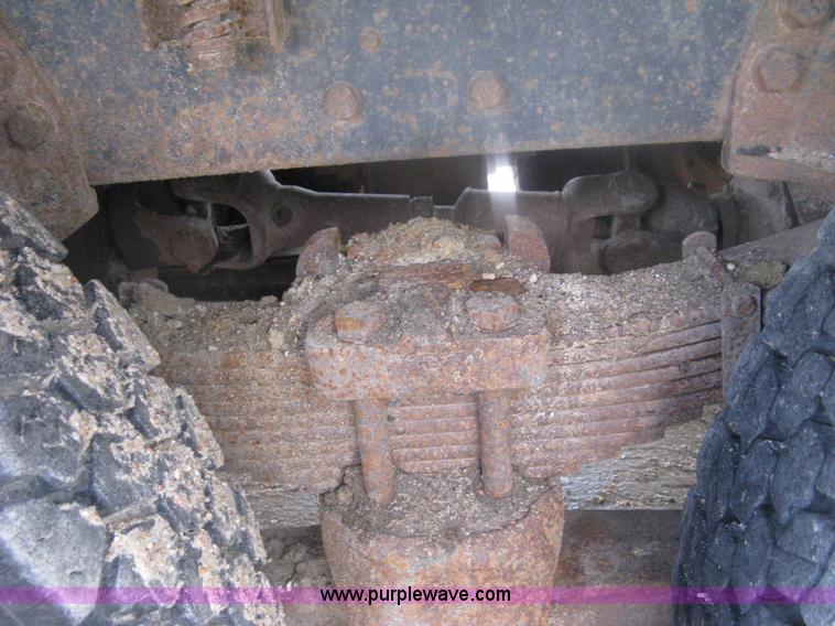 image for item D8491 1992 Ford LNT8000 water tanker truck