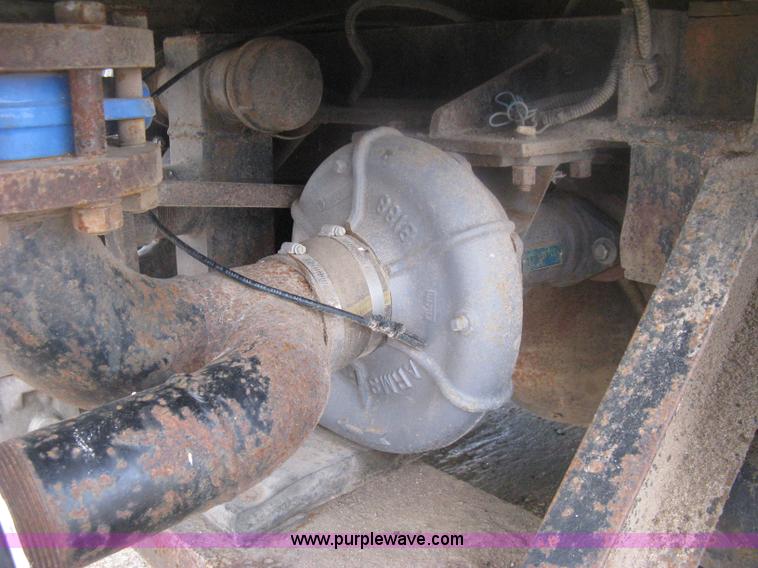 image for item D8491 1992 Ford LNT8000 water tanker truck