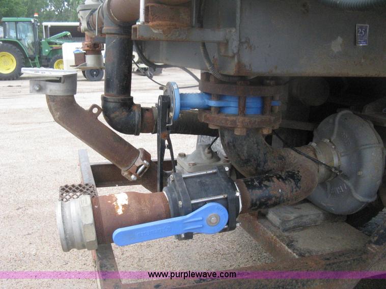 image for item D8491 1992 Ford LNT8000 water tanker truck