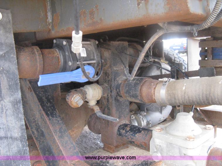 image for item D8491 1992 Ford LNT8000 water tanker truck