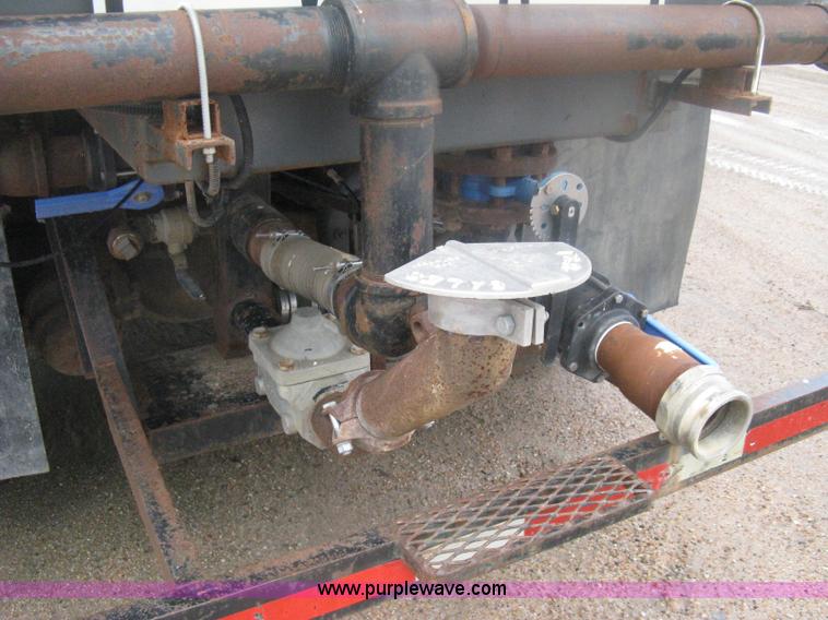 image for item D8491 1992 Ford LNT8000 water tanker truck