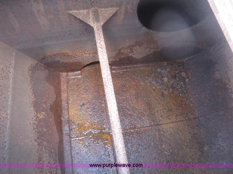 image for item D8491 1992 Ford LNT8000 water tanker truck