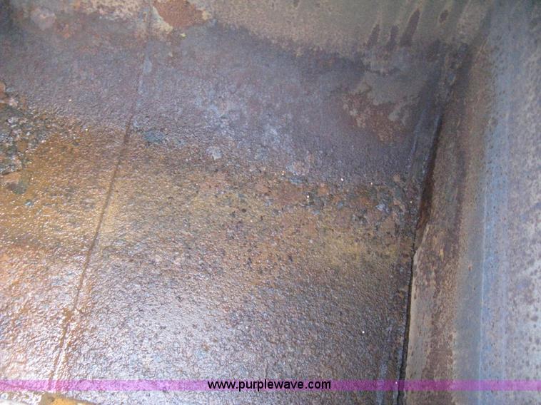 image for item D8491 1992 Ford LNT8000 water tanker truck