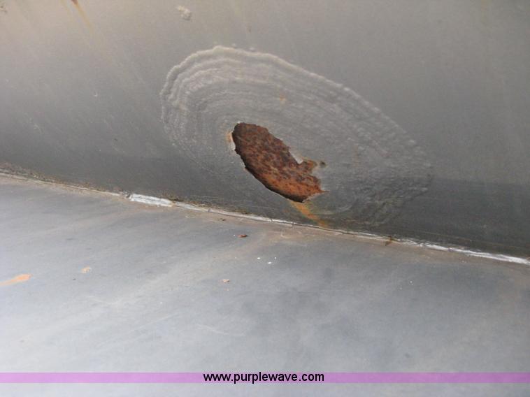 image for item D8491 1992 Ford LNT8000 water tanker truck