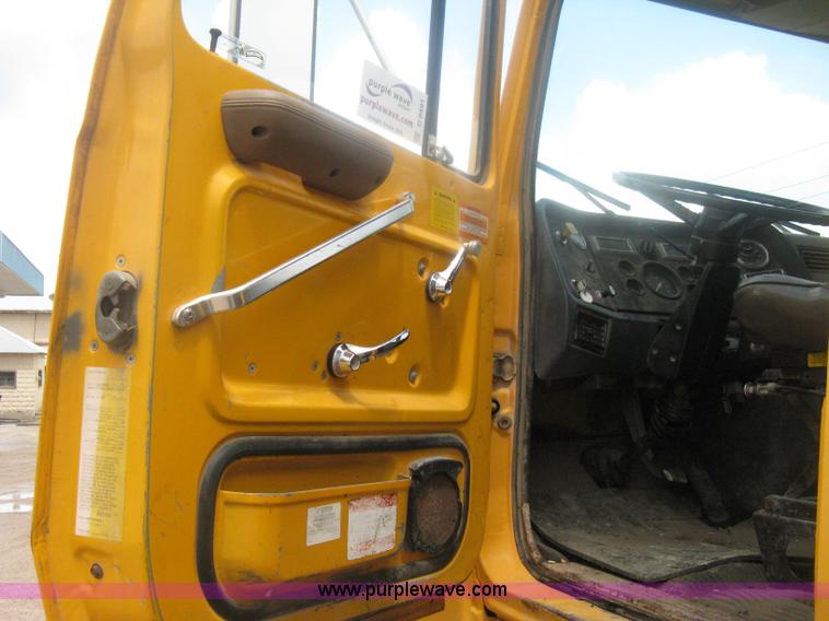 image for item D8491 1992 Ford LNT8000 water tanker truck