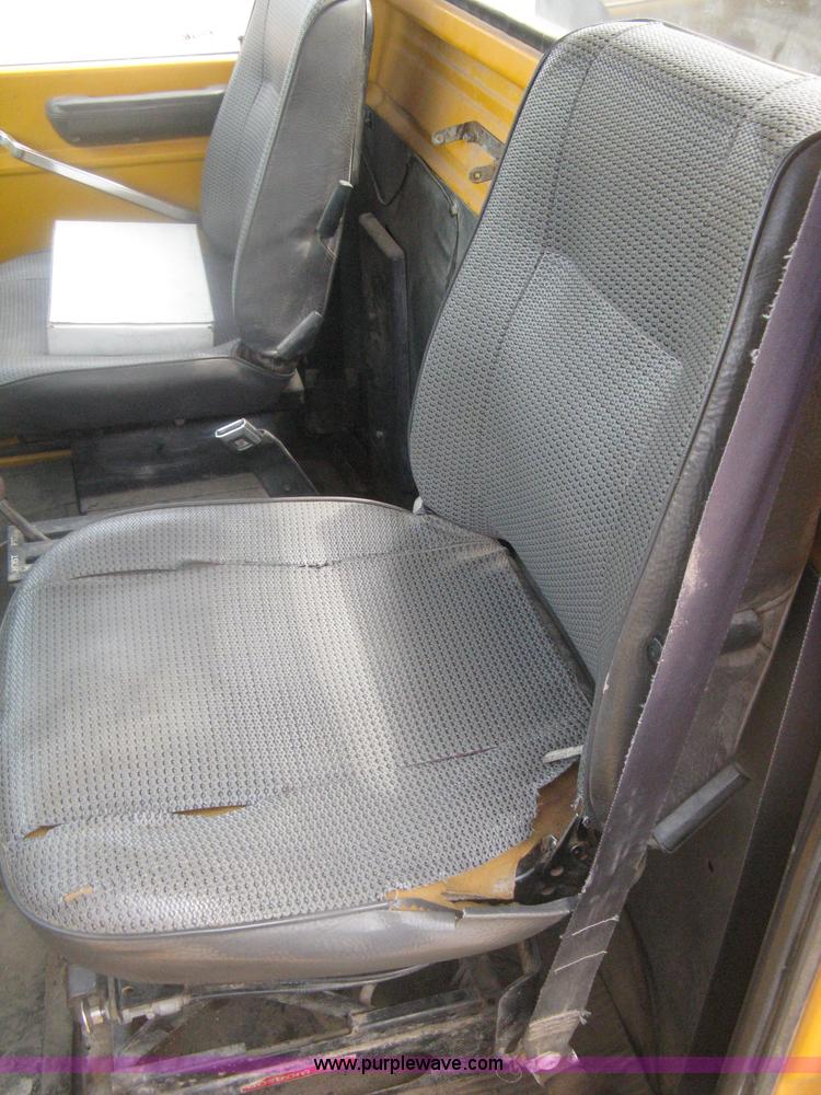 image for item D8491 1992 Ford LNT8000 water tanker truck