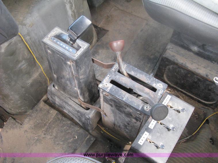 image for item D8491 1992 Ford LNT8000 water tanker truck