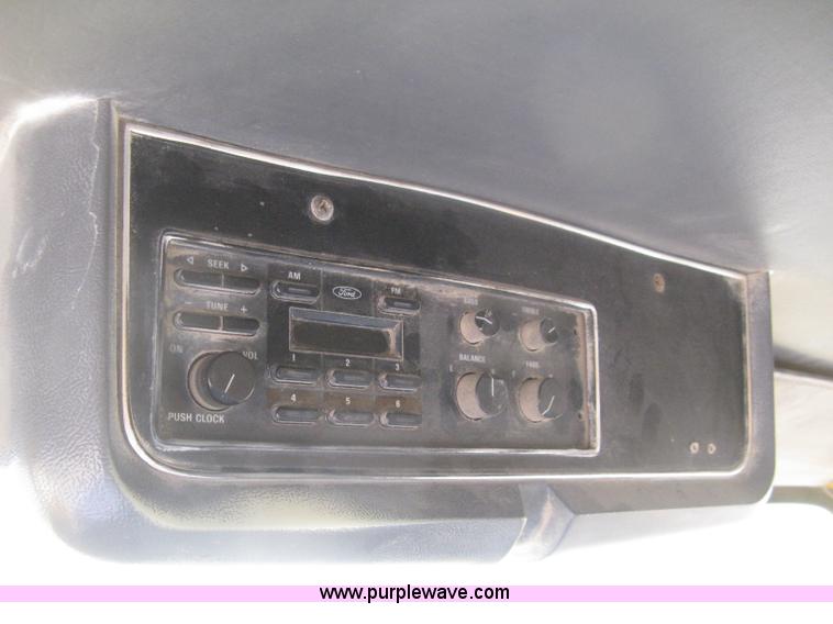 image for item D8491 1992 Ford LNT8000 water tanker truck