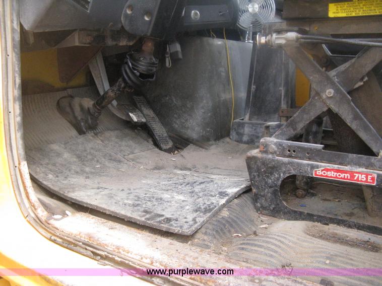 image for item D8491 1992 Ford LNT8000 water tanker truck