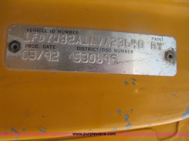 image for item D8491 1992 Ford LNT8000 water tanker truck