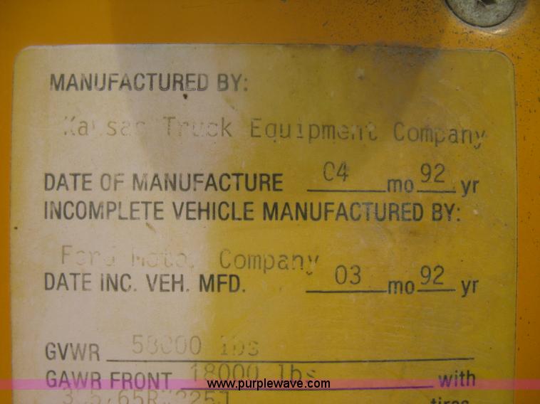 image for item D8491 1992 Ford LNT8000 water tanker truck