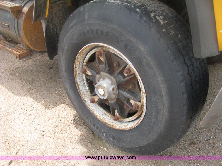 image for item D8491 1992 Ford LNT8000 water tanker truck