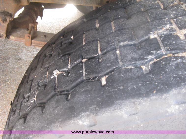 image for item D8491 1992 Ford LNT8000 water tanker truck