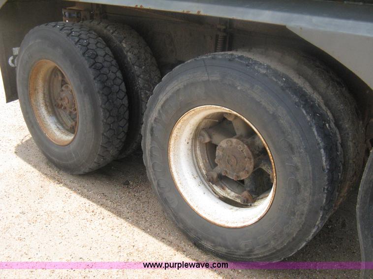 image for item D8491 1992 Ford LNT8000 water tanker truck