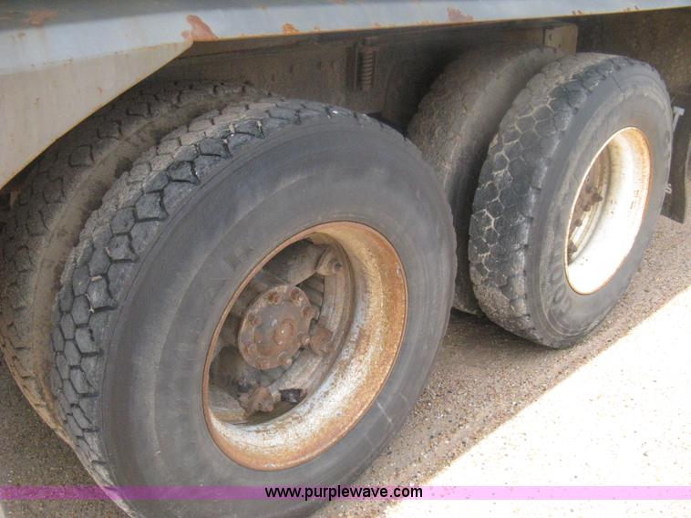 image for item D8491 1992 Ford LNT8000 water tanker truck