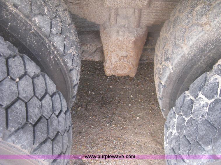 image for item D8491 1992 Ford LNT8000 water tanker truck