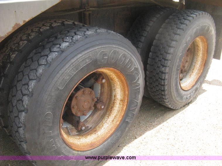 image for item D8491 1992 Ford LNT8000 water tanker truck