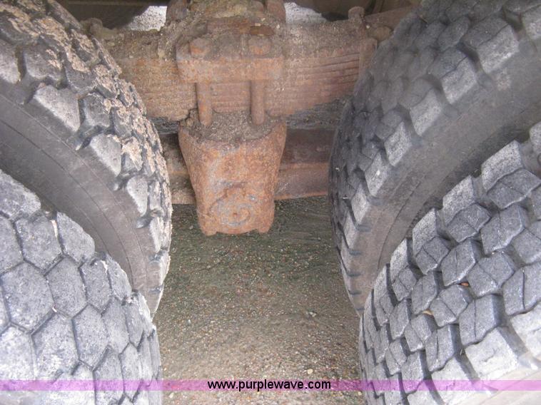 image for item D8491 1992 Ford LNT8000 water tanker truck