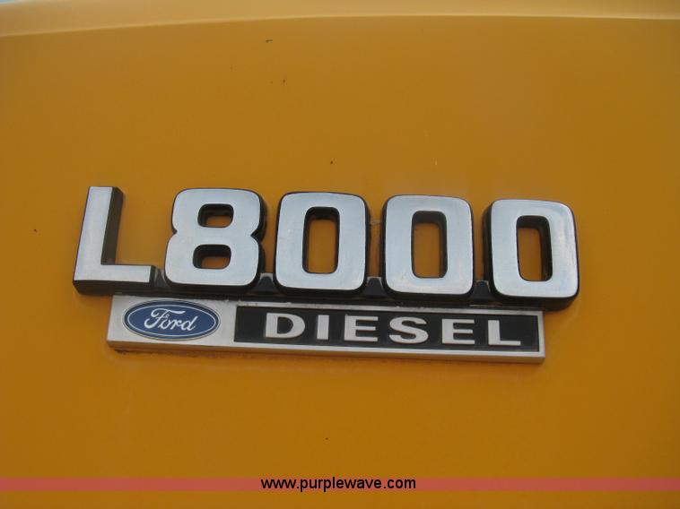 image for item D8491 1992 Ford LNT8000 water tanker truck