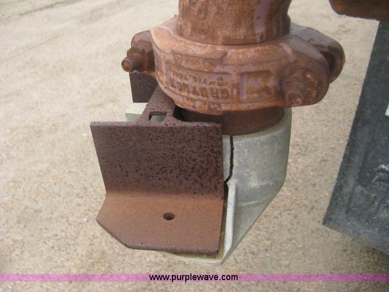 image for item D8491 1992 Ford LNT8000 water tanker truck