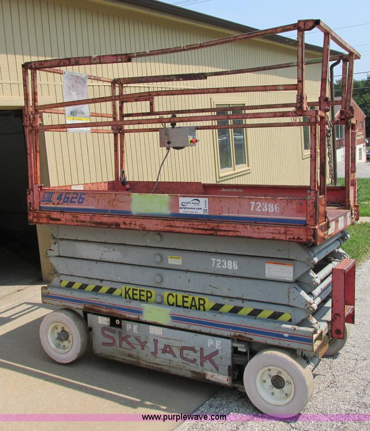 image for item F5191 1995 Skyjack 4626 scissor lift